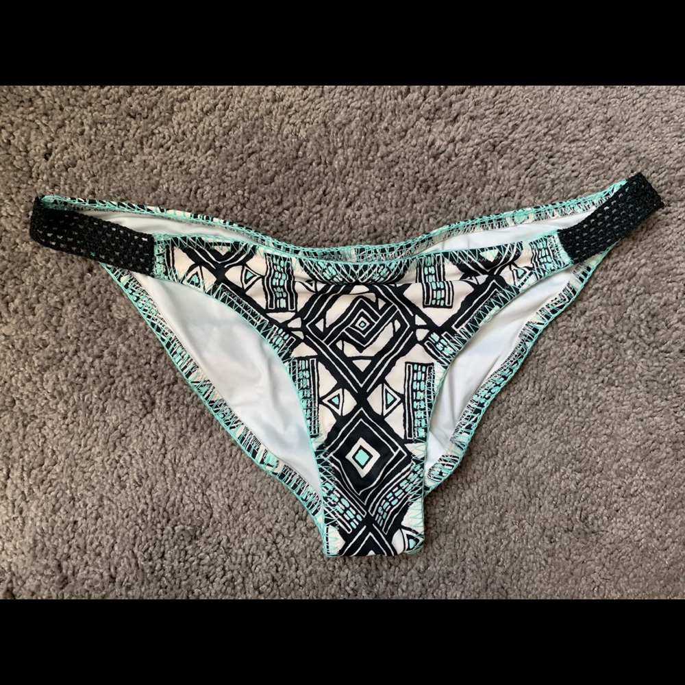 Victoria’s Secret NWOT aztec print swim bottoms